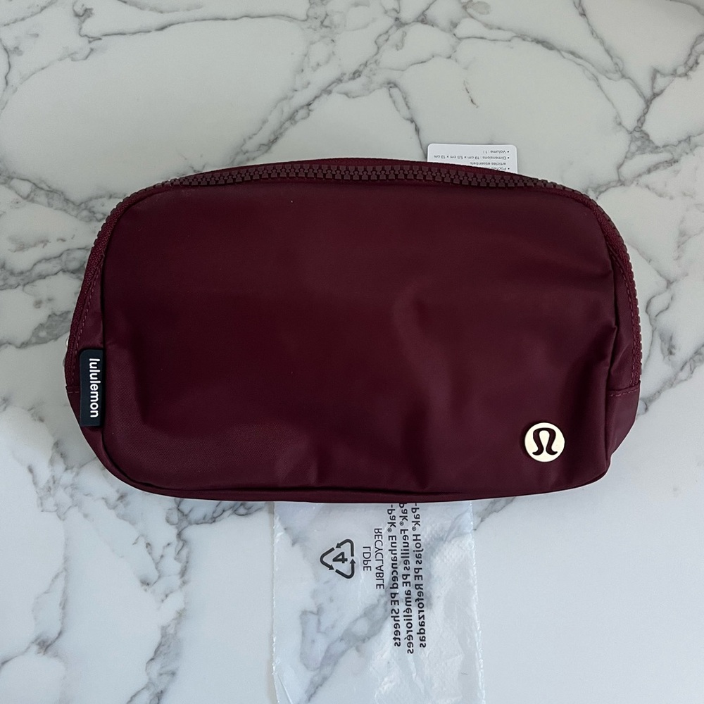 BNWT Lululemon Everywhere Belt Bag in Red Merlot